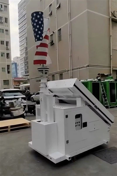 SM04 Solarturm mit Windkraftanlage